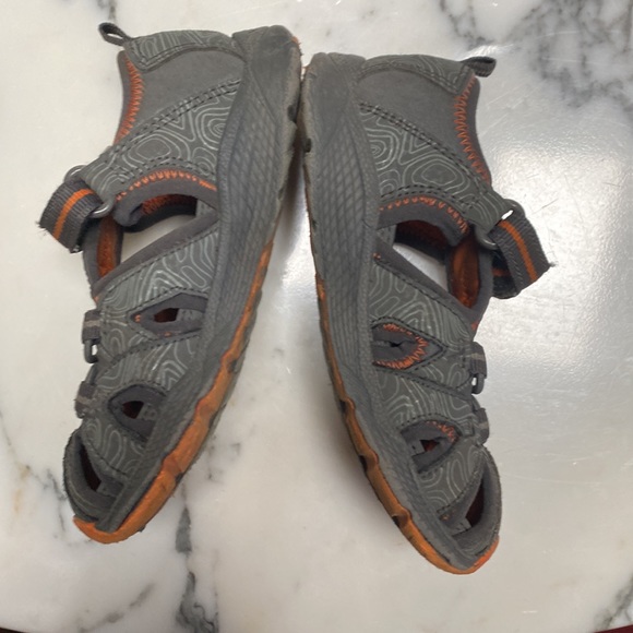 Dark gray with orange detail Toddler Merrell sandals - Picture 3 of 8